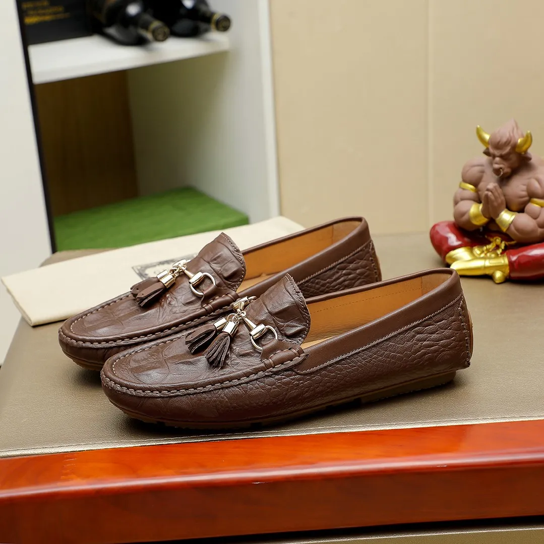 Men's shoes💰360💰🕷🕷️【 GUCCI 】Gucci's best-selling trendy men's casual slip-on shoes 🇨🇳Official website original 1:1 mold 💯Original quality, fine workmanship ☘Fashionable and versatile, perfect shape, comfortable on the feet 🍓Trendy men's recommended model, imported cowhide on the top layer 🎋High-quality pigskin lining, rubber wear-resistant and non-slip outsole, high-end atmosphere, worth owning 🍉Optional 38-44